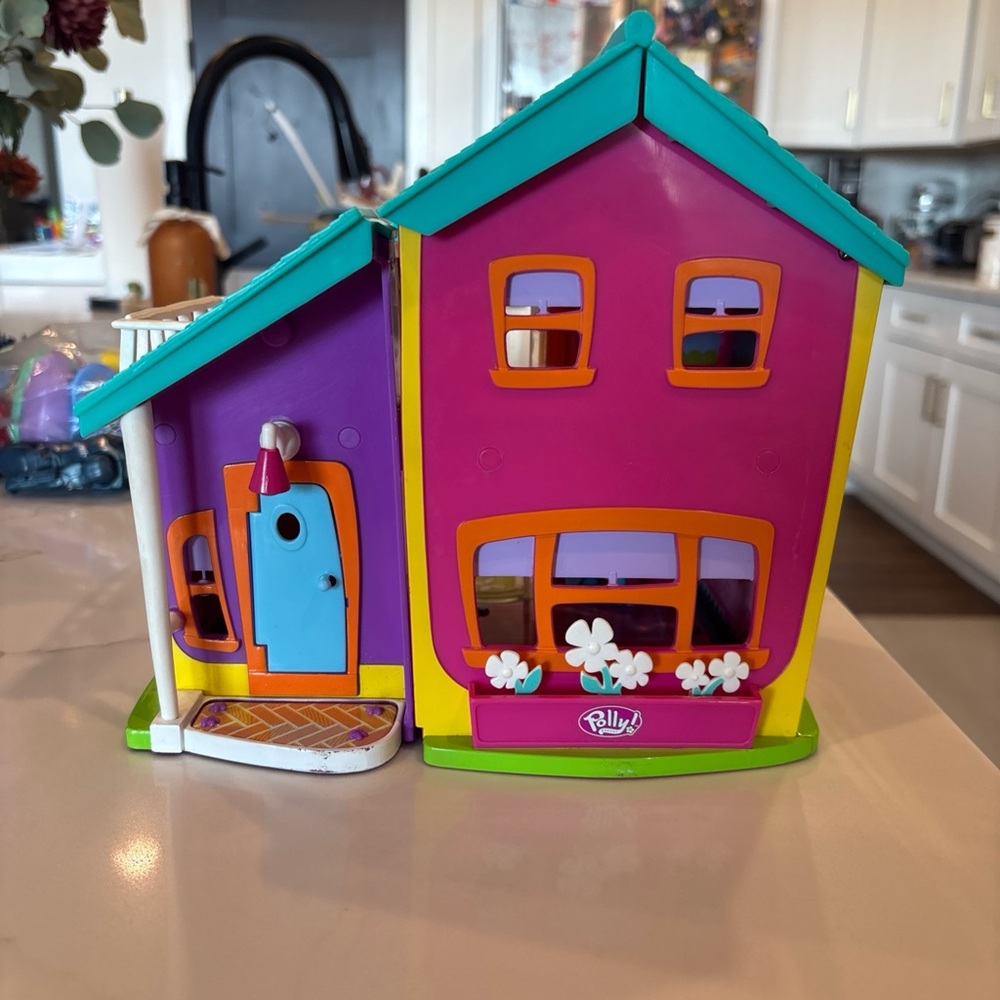 Vintage Mattel Polly Pocket Magnetic Dollhouse